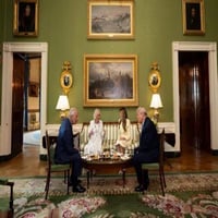 What's the tea? logo